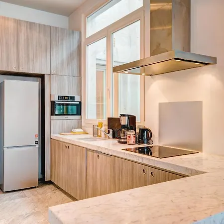 Three Bedroom Marble In The Heart Of Appartement