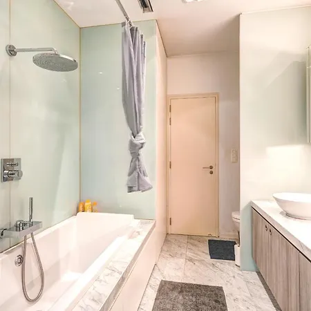 Three Bedroom Marble In The Heart Of *